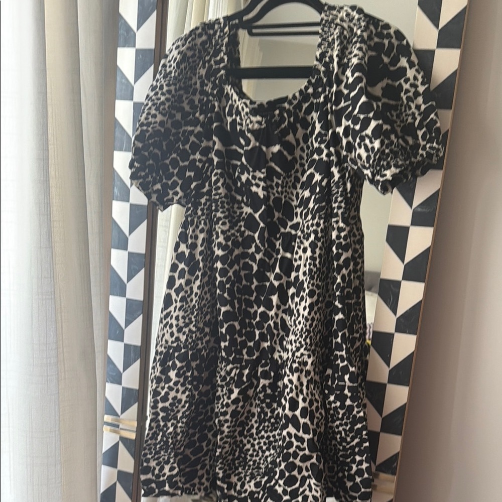 Women’s Black and White Animal Print Puff Sleeve Dress